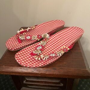 Y2K Vintage Easy Spirit Red Gingham Floral Flip Flop Sandals
